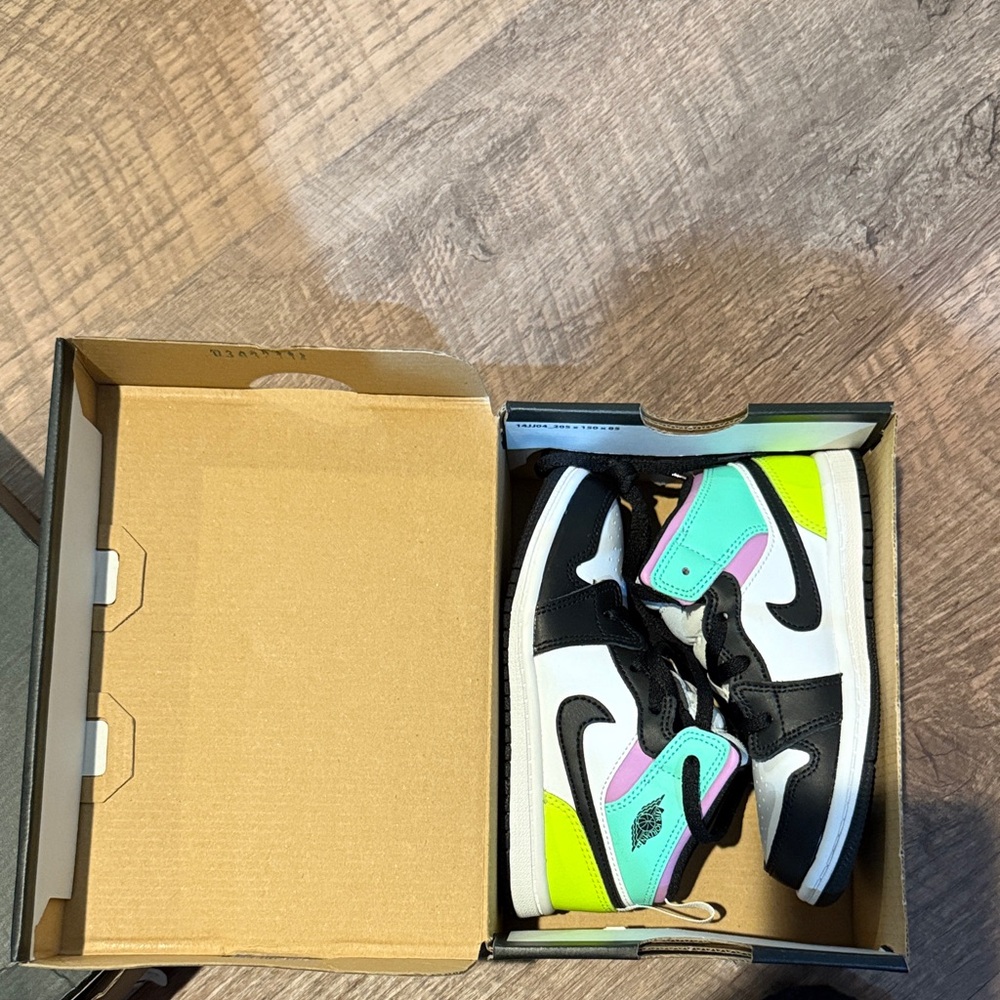 Air Jordan 1 Mid GS Pastel Purple Green Black